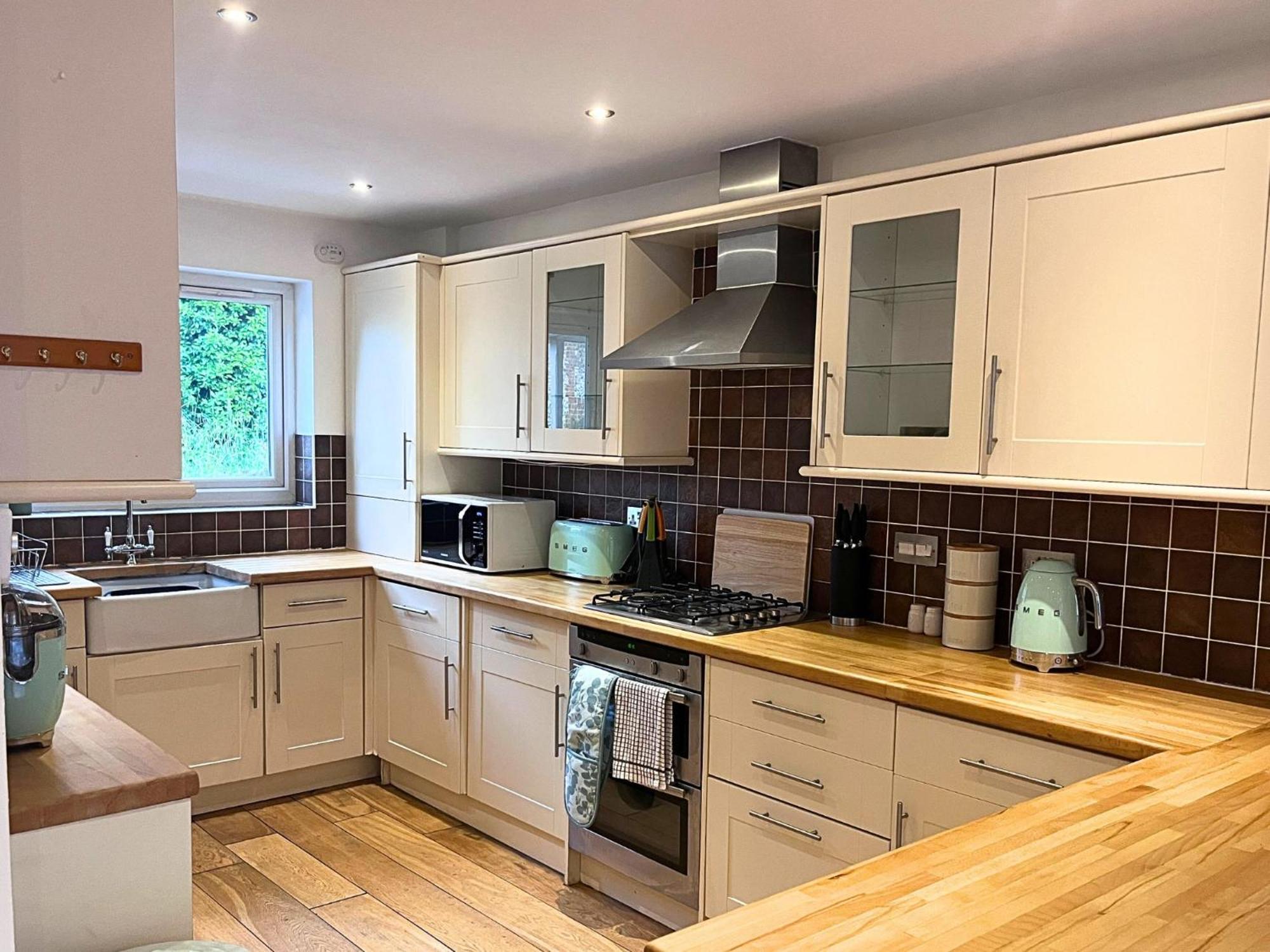 Jekyll'S On Hyde - Spacious Town House - Central Winchester - Free Parking, Sleeps 5 - By Xplus Stays Eksteriør bilde